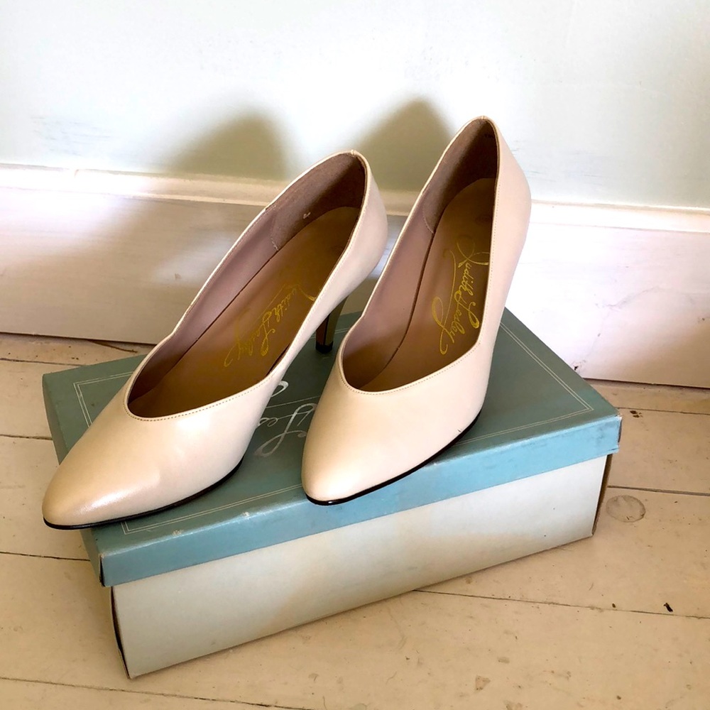 Short cream heels